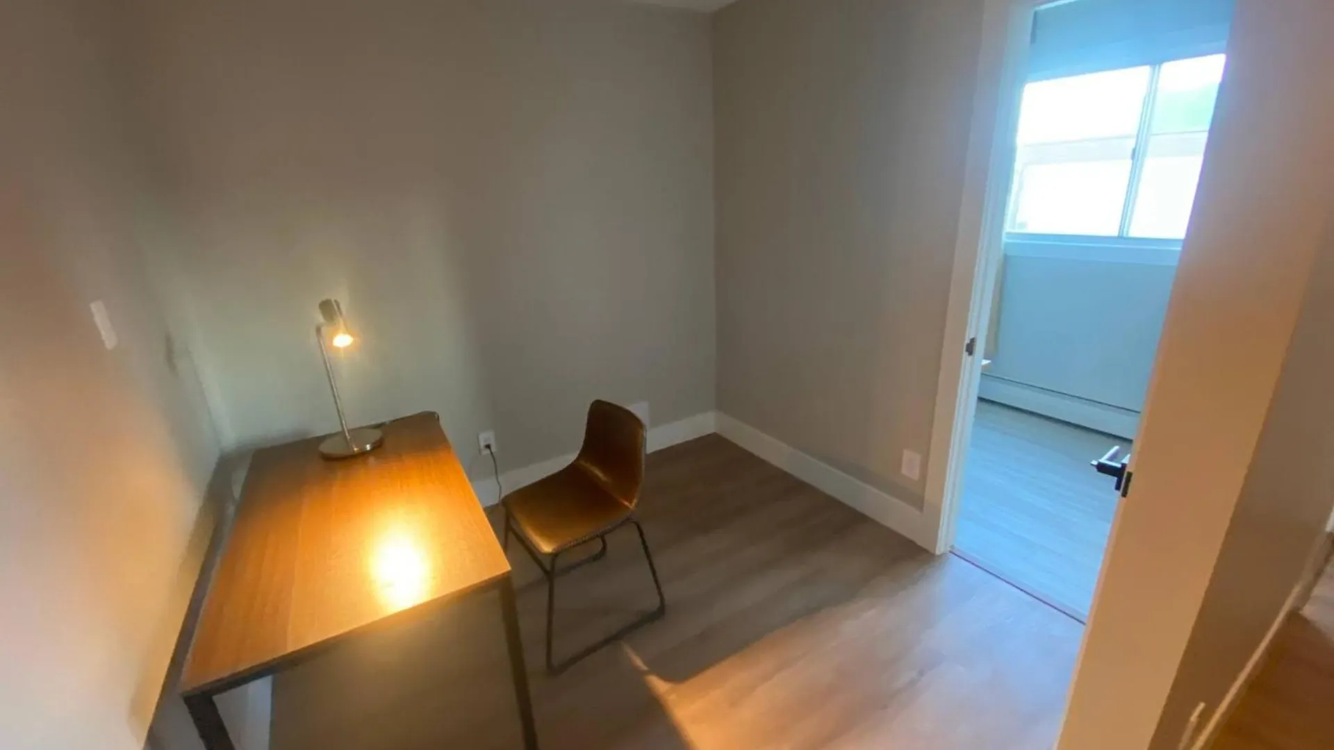Morden Newly Renovated 1Br Flats, Walk To Whyte Hotel Edmonton Canada