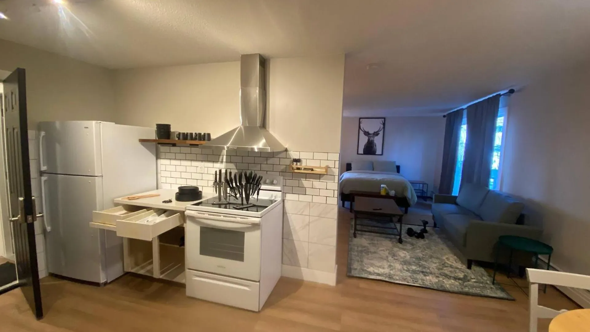 Hotel Morden Newly Renovated 1Br Flats, Walk To Whyte à Edmonton Canada