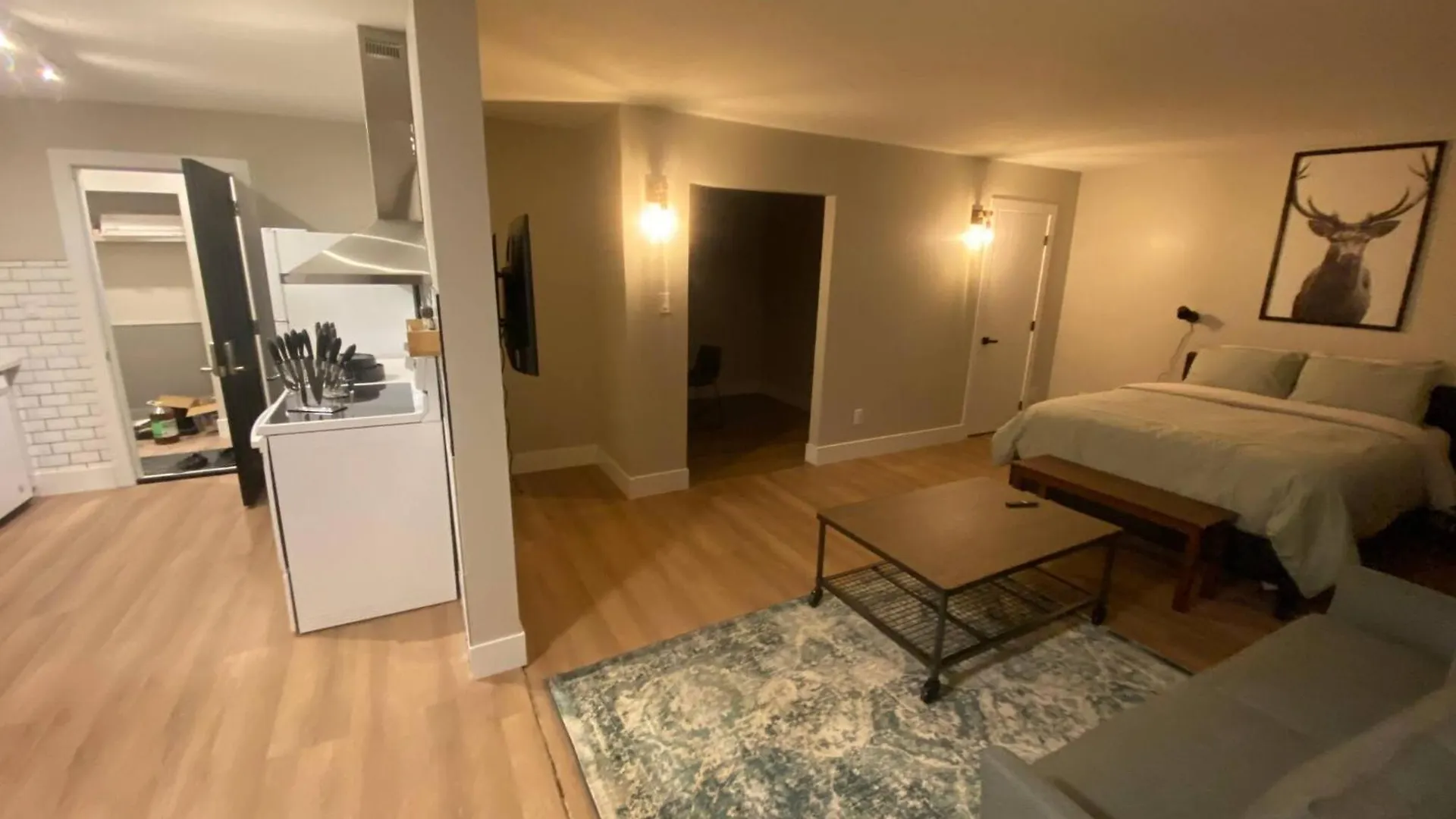 Maison d'hôtes Hotel Morden Newly Renovated 1Br Flats, Walk To Whyte à Edmonton Canada
