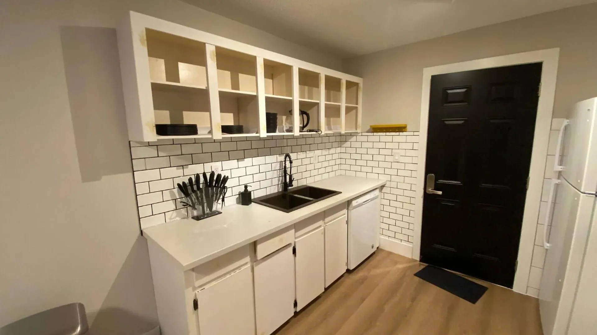 Guest house Morden Newly Renovated 1Br Flats, Walk To Whyte Hotel Edmonton