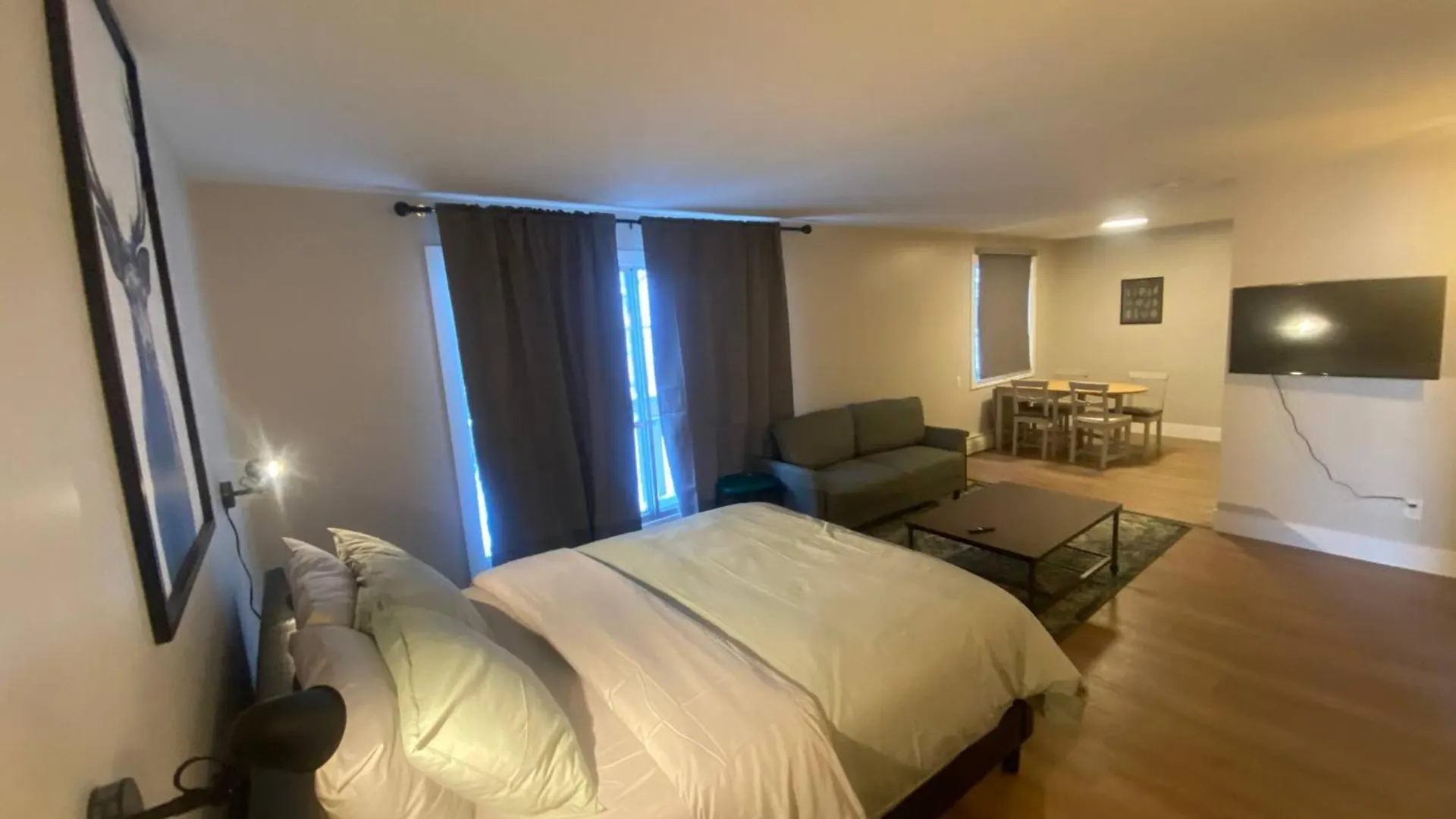Morden Newly Renovated 1Br Flats, Walk To Whyte Hotel Edmonton Guest house