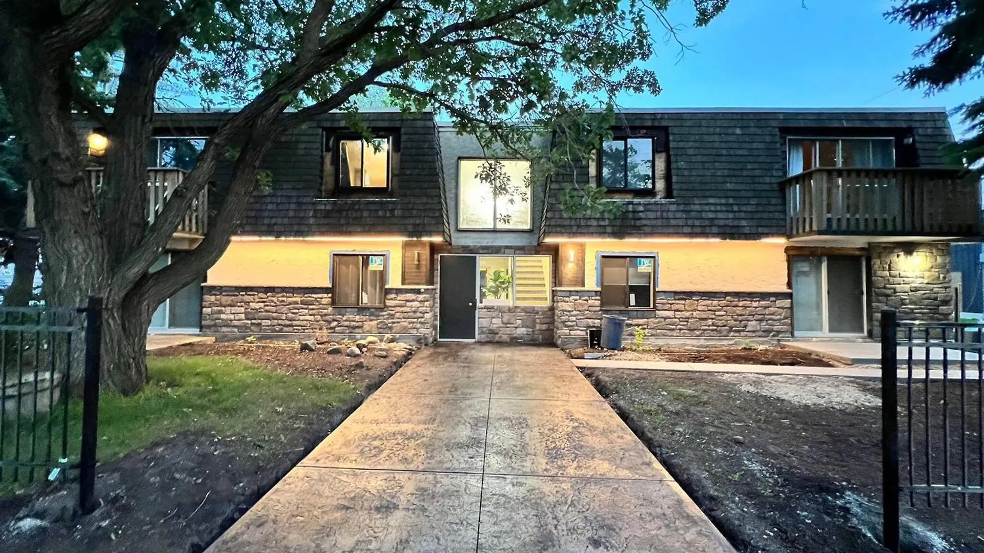 Morden Newly Renovated 1Br Flats, Walk To Whyte Hotel Edmonton Guest house