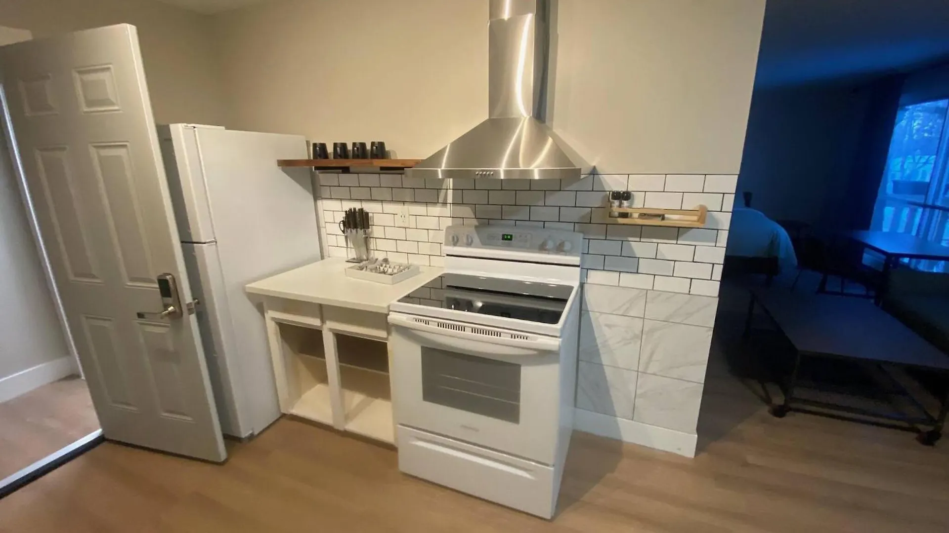 Morden Newly Renovated 1Br Flats, Walk To Whyte Hotel Edmonton 0*,